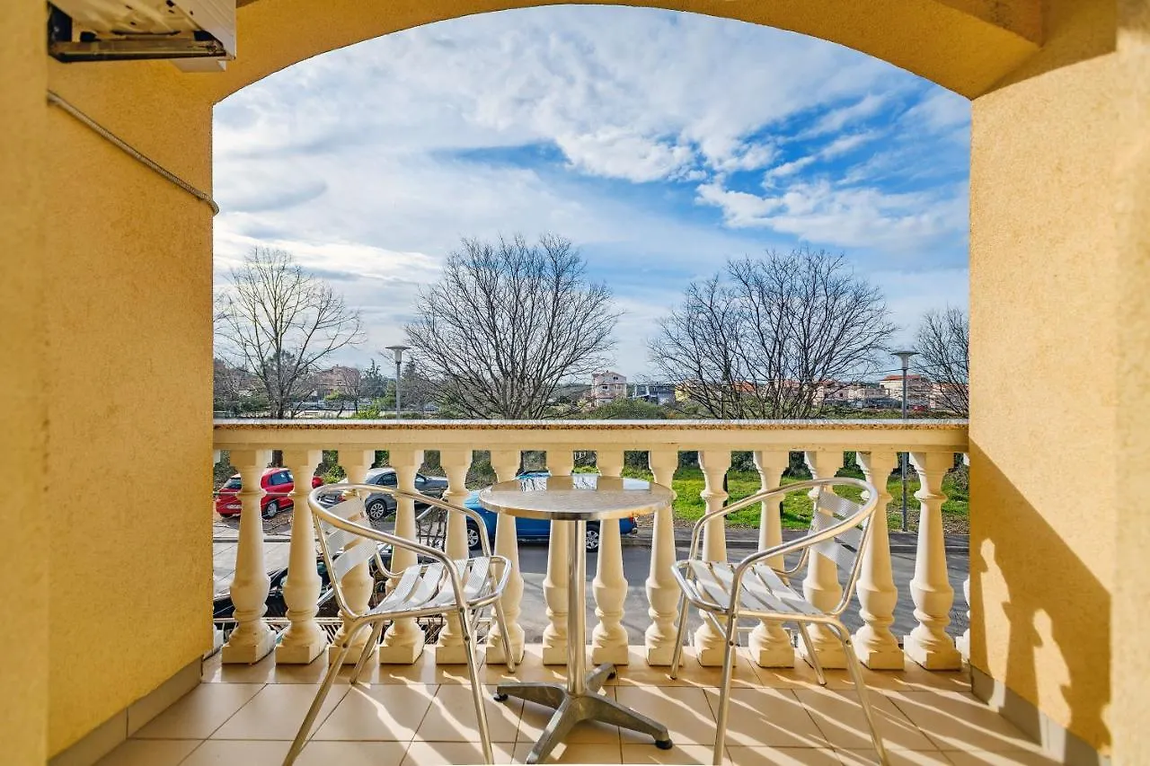 Comfort Apartments In Peaceful Area Zadar - With Garden