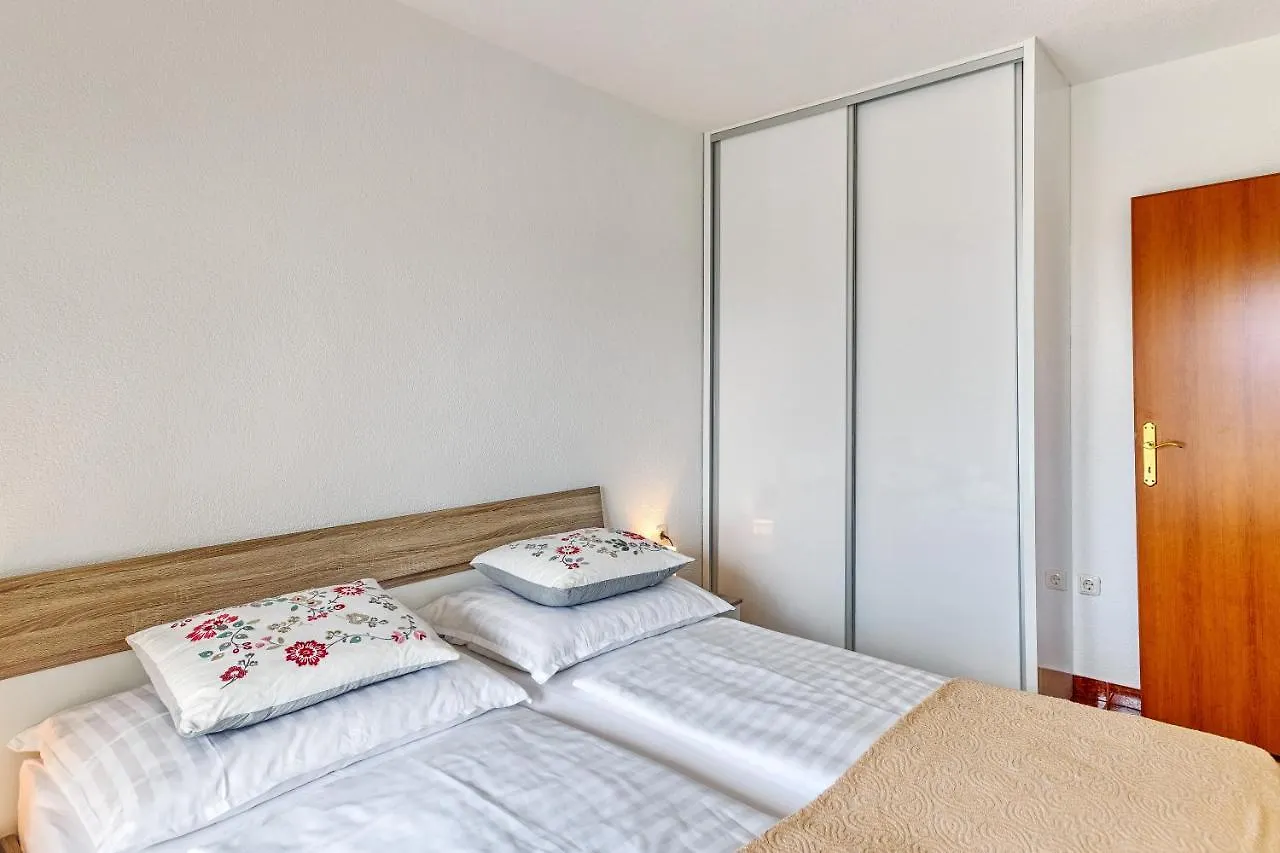 Comfort Apartments In Peaceful Area Zadar - With Garden