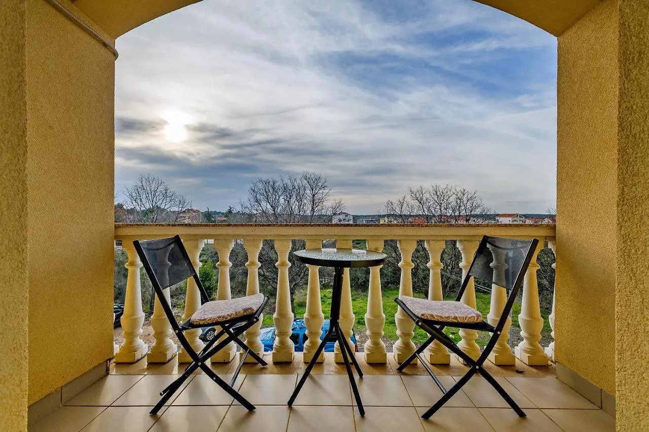 Comfort Apartments In Peaceful Area Zadar - With Garden