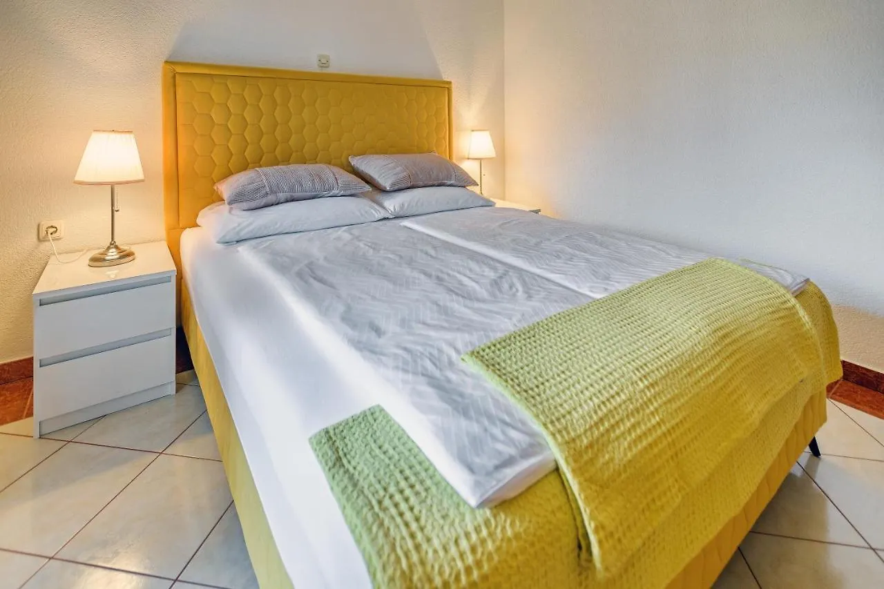 Comfort Apartments In Peaceful Area Zadar - With Garden