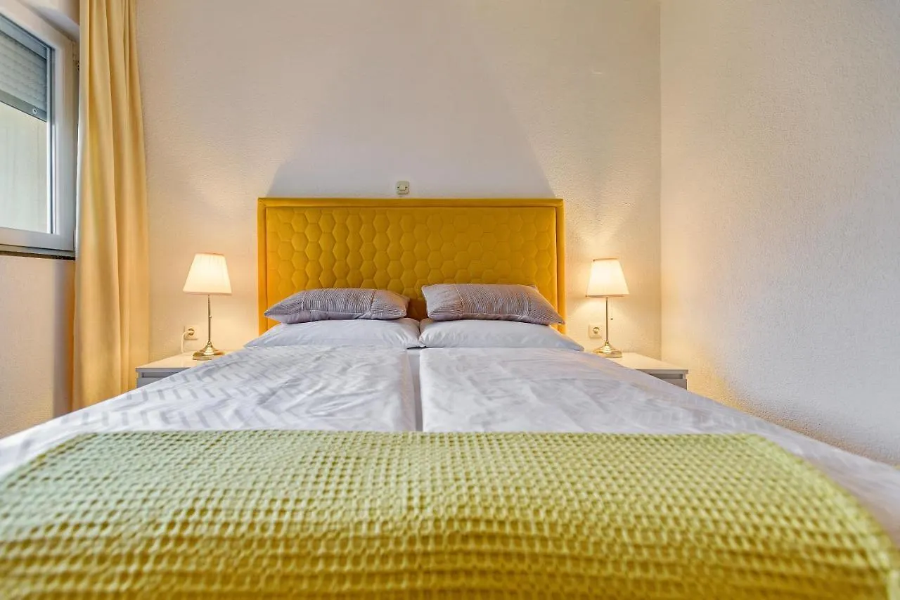Comfort Apartments In Peaceful Area Zadar - With Garden