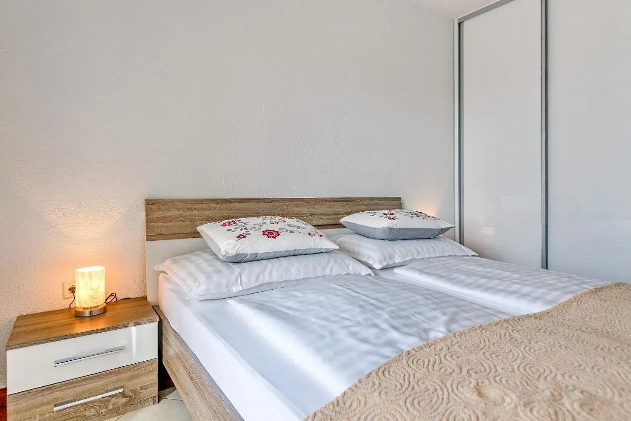 Comfort Apartments In Peaceful Area Zadar - With Garden